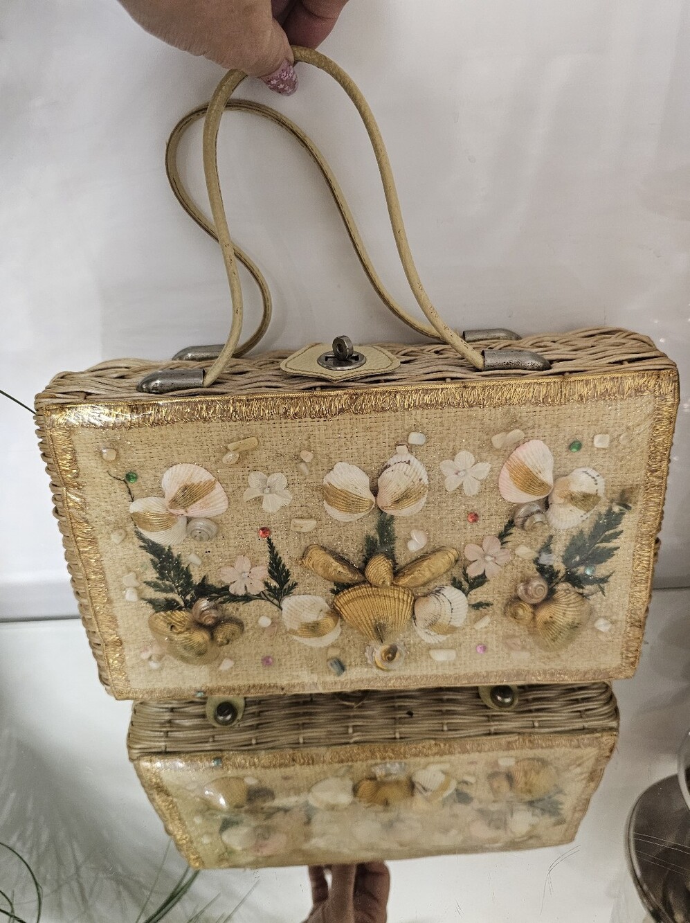 Vintage-Seashell Embellished Straw Handbag in Natural Gold
